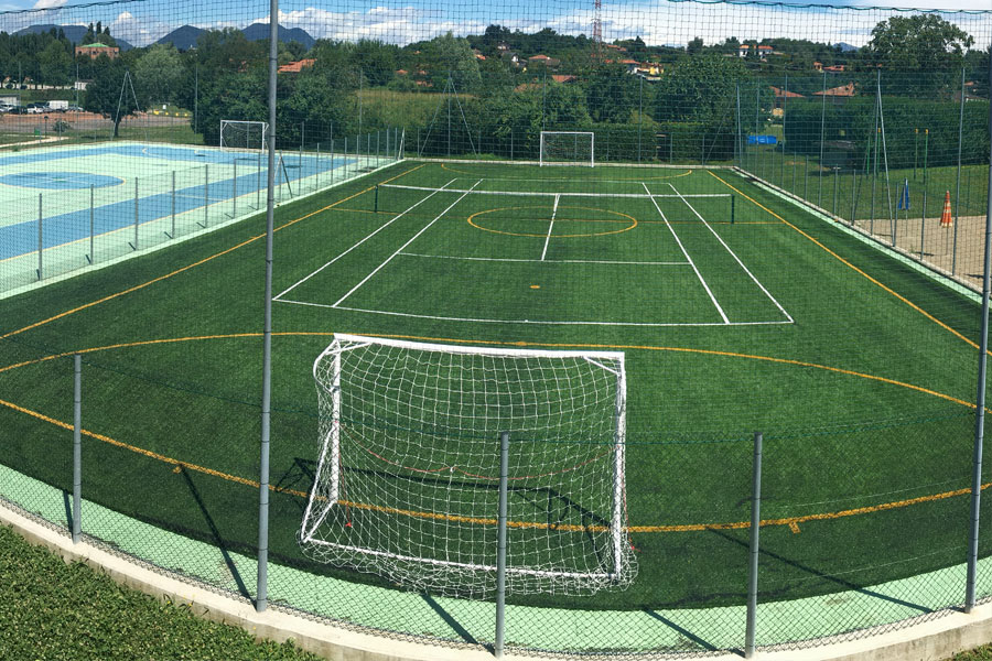 Campo sintetico polifunzionale (Tennis, calcio a 5)
